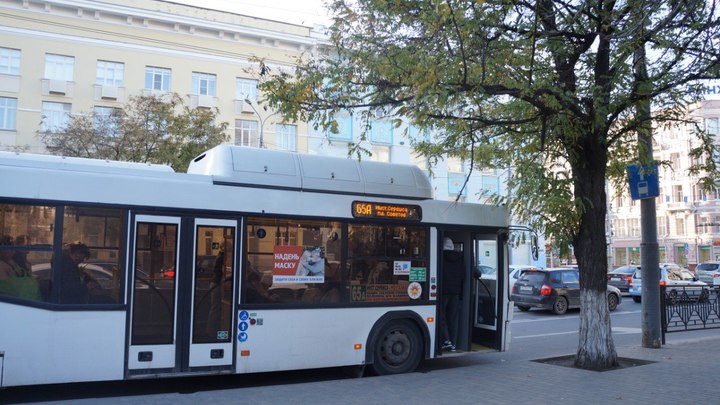 В центре Ростова десятилетняя девочка погибла после падения из автобуса