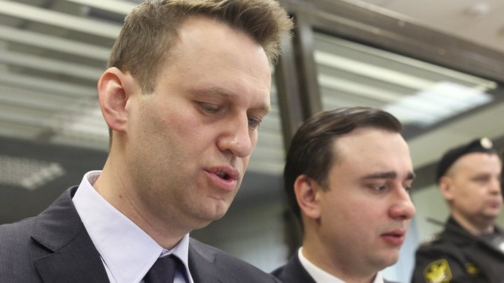 Мёртвое/живое: Навальный подключился к шатанию режима в Белоруссии