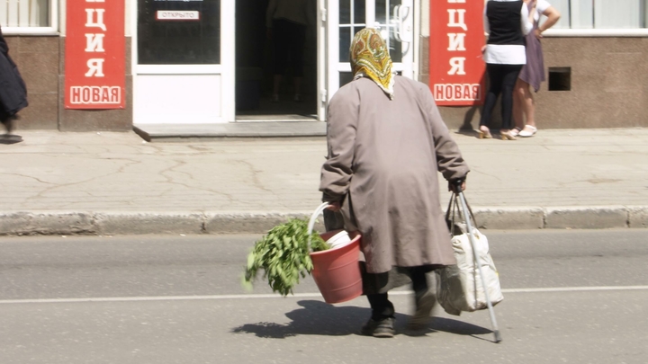 Украинские тролли взялись за старое: Подсылают русским бабушек с картошкой