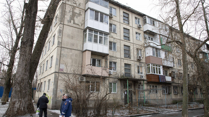 Переезд или борьба: Жильцы дома на Кривошлыковском разделились на два лагеря