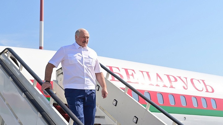 Лукашенко позавидовал питерской погоде