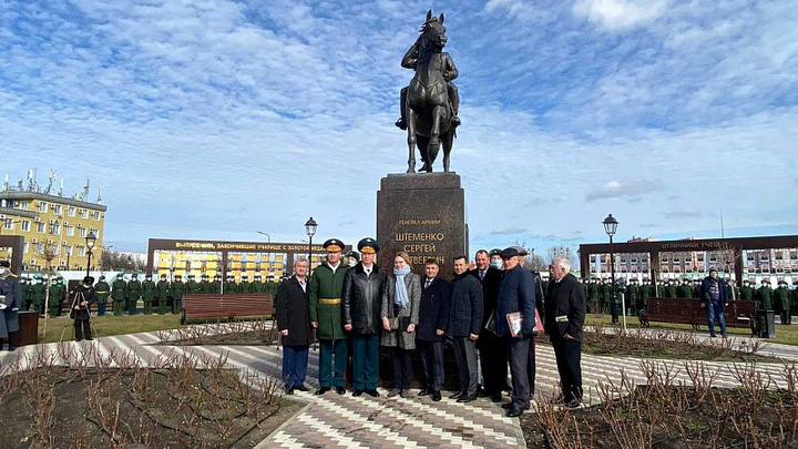 Памятник генералу армии Штеменко открыли в краснодарском военном училище