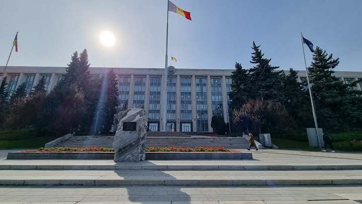 Главные события Молдовы: вотум недоверия главе Минздрава и заседание парламента