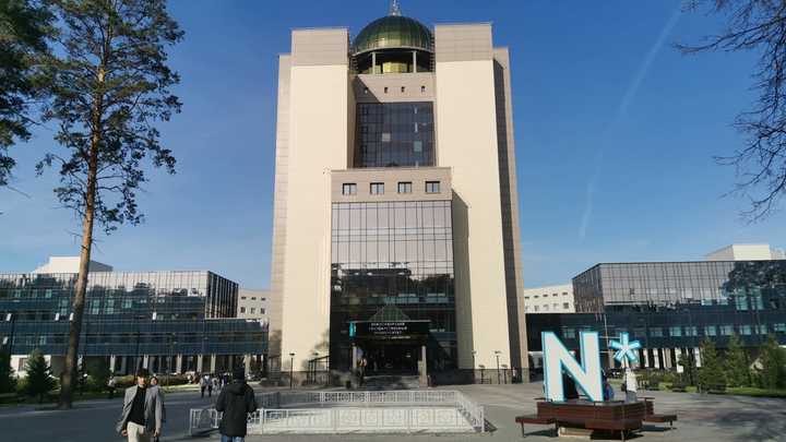 НГУ попал в число лучших вузов России в сфере искусственного интеллекта