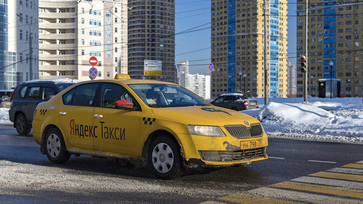 Авария с участием машины Яндекс.Такси произошла в центре Новосибирска