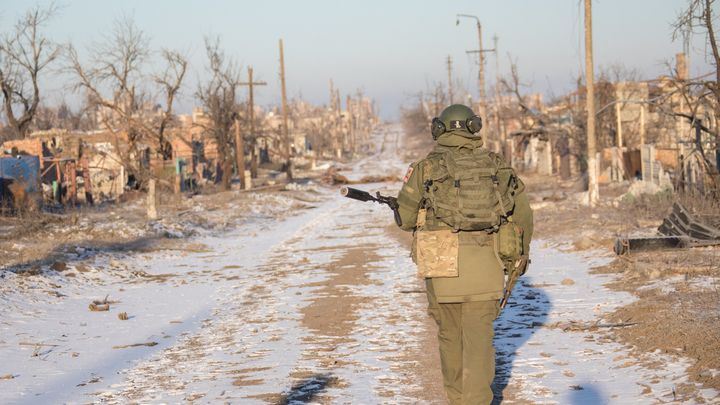Новосибирские бойцы написали на снаряде За Анжелу НСК в зоне СВО