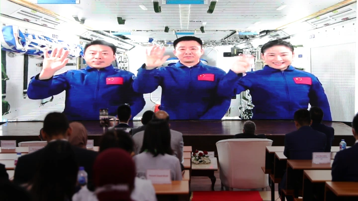 Застряли в космосе: Китай экстренно отправит капсулу для спасения тайконавтов