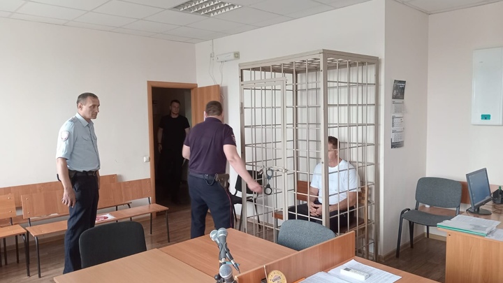 Суд отправил под домашний арест подозреваемого по делу о смертельном пожаре в городе Оби