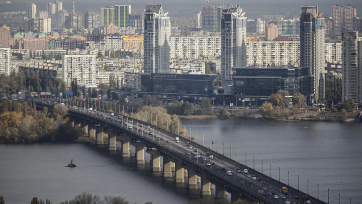 В Киеве «устал» и провалился еще один мост