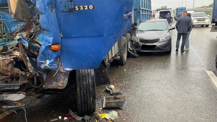 В аварии на трассе в Ростовской области с грузовиками и легковушкой есть пострадавший