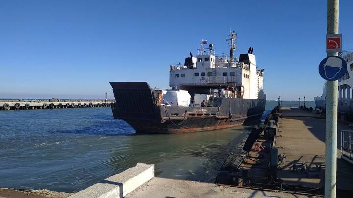 На Керченской переправе почти в полтора раза сократилась очередь из машин