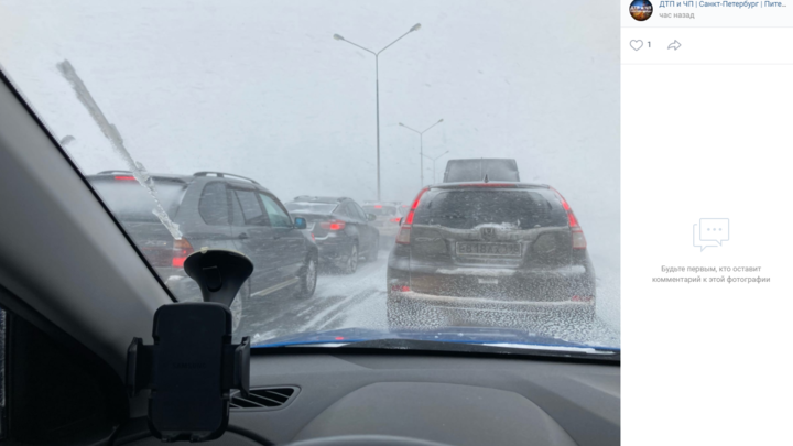 Массовое ДТП на переправе: Петербург стоит в пробках из-за аварии на Благовещенском мосту