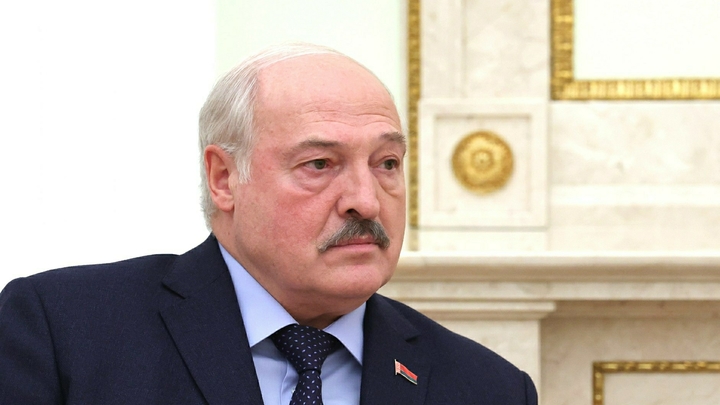 Лукашенко впервые с 9 мая появился на публике