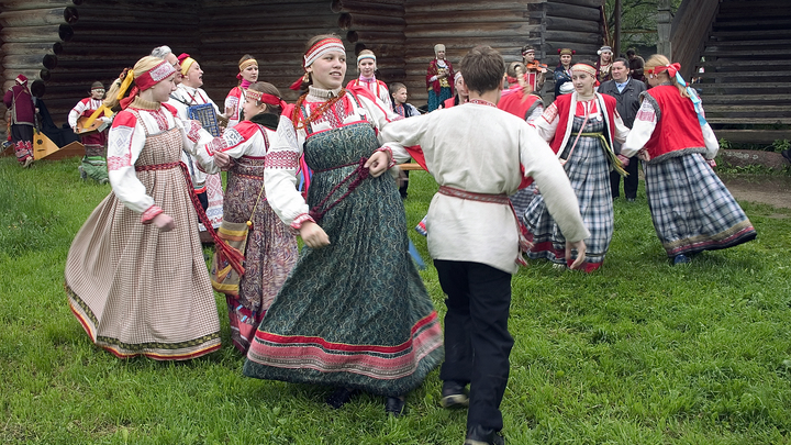 Русское запрещают? В Уфе фанаты Пеуновой устроила провокацию с разжиганием национальной розни