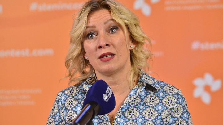 Захарова оценила признание Бербок и предостерегла её от непоправимой ошибки по Украине