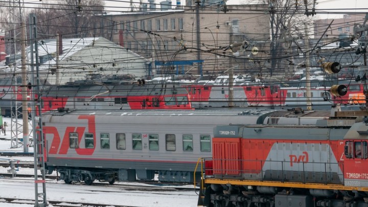 Снег завалил московские железные дороги: На МЦД-3 с трудом ходят электрички