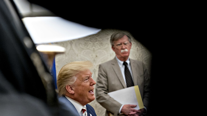 Уволенный Болтон припомнил Трампу и КНДР, и талибов. Но только за закрытыми дверями
