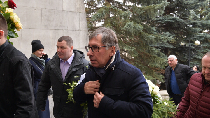 Олигарх Петр Авен признался, что у него нет денег даже на водителя и уборщицу