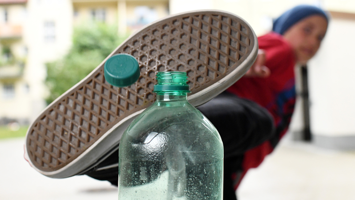 Война бутылок: Минфин одобрил запрет на продажу крепких напитков в пластиковой таре