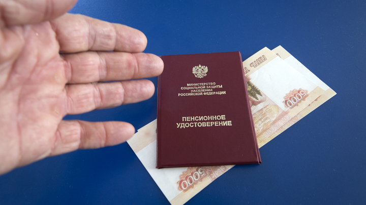 Пенсионеры получат дополнительные 10 тысяч рублей. Указ подписан