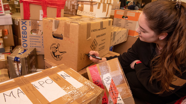 В краснодарских вузах открылись пункты сбора гуманитарной помощи для беженцев из ДНР и ЛНР