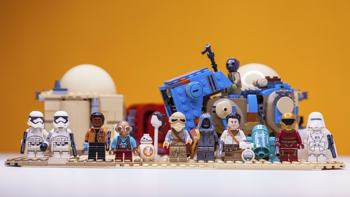 Новый конфуз с Азовом*: в ход пошли игрушки для детей