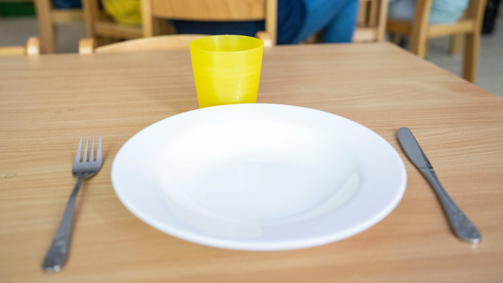 Интервальное голодание, продукты-жиросжигатели и натуральные соки: Три главных мифа о похудении