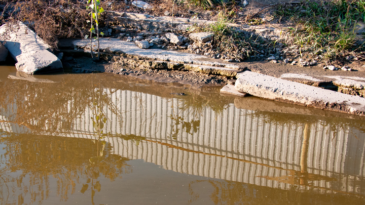 Движение по трассе Азов — Ейск перекрыто из-за нагона воды с Таганрогского залива