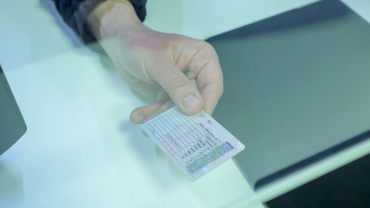 В Новосибирске мигранты не смогут обменять водительские права до мая