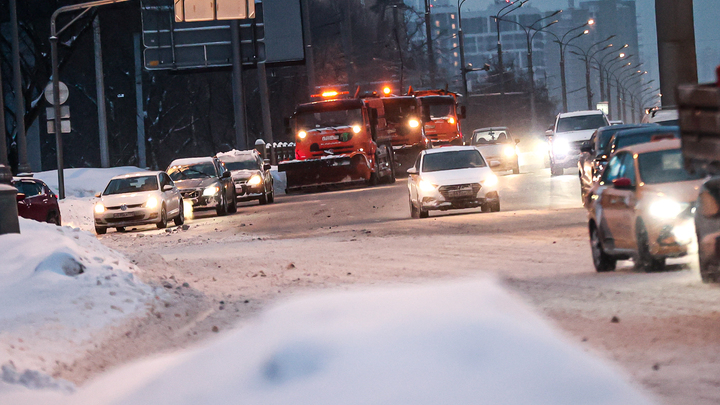 На дорогах Екатеринбурга утром 11 ноября случился транспортный коллапс