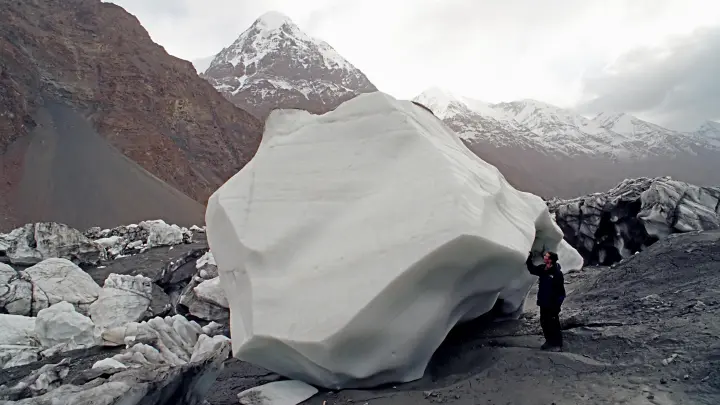 Забрали рацию: С ней всё было хорошо. История альпинистки Наговициной обрастает страшными деталями