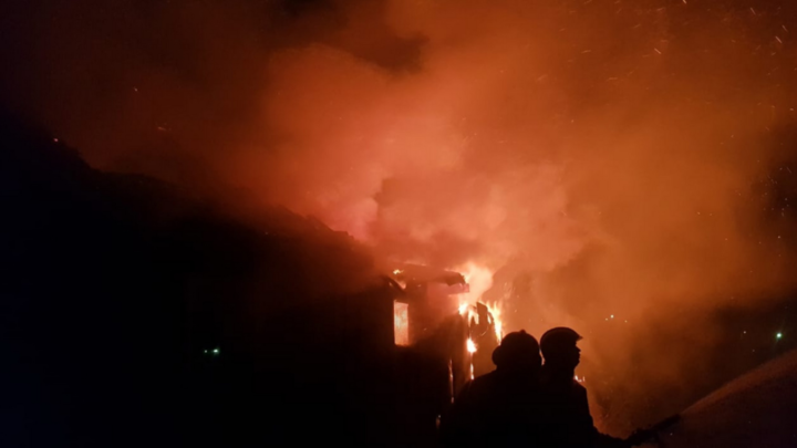 За один вечер пожары под Кингисеппом унесли жизни двоих людей