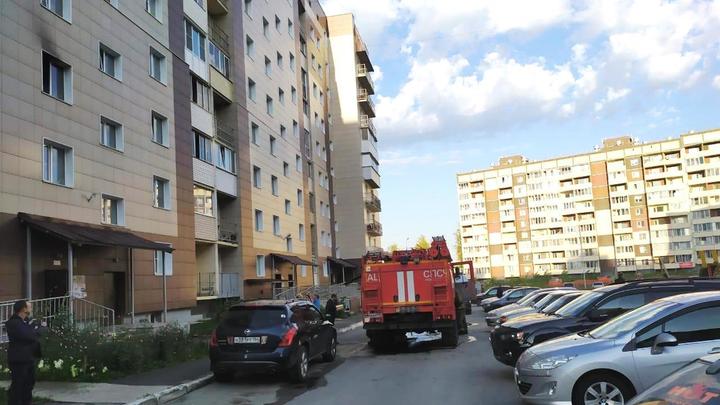 Детей ловили соседи: В Новосибирске жертвами пожара едва не стали 6 человек