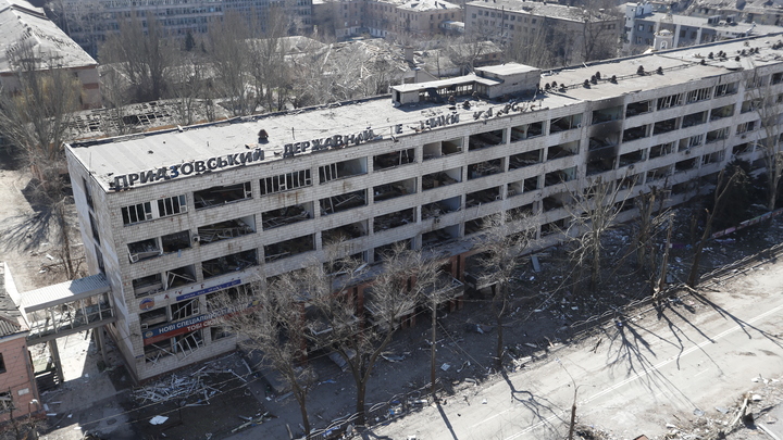 Провокация началась: Боевики Азова* заявили, что русские сбросили на Мариуполь бомбы с Зарином