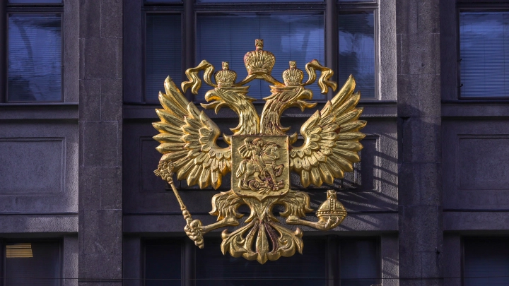 В Госдуму внесли законопроект, закрепляющий наличие крестов на гербе России