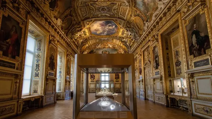 Стало известно, что погубило воров, похитивших из Лувра драгоценности на 88 млн евро