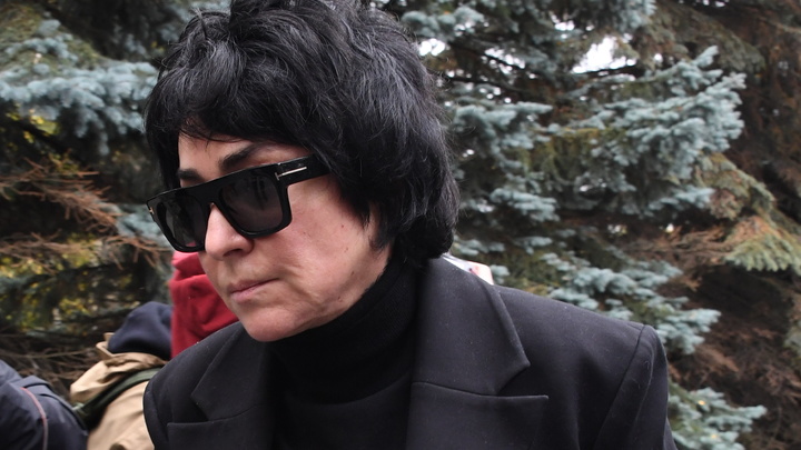 Лолита вступилась за Пугачёву, оскорбила русских и тут же была похоронена. Немцами