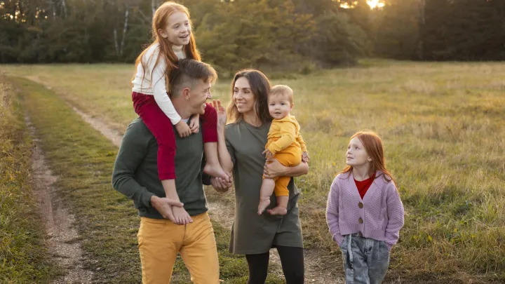 Семьи с детьми в 2026 году получат до 133 тысяч: как оформить выплату в Соцфонде