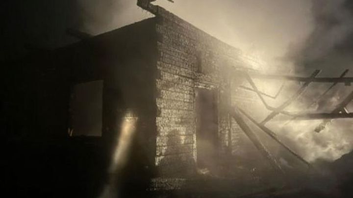 Женщина и трехлетний ребёнок погибли в пожаре в частном доме в Бурятии