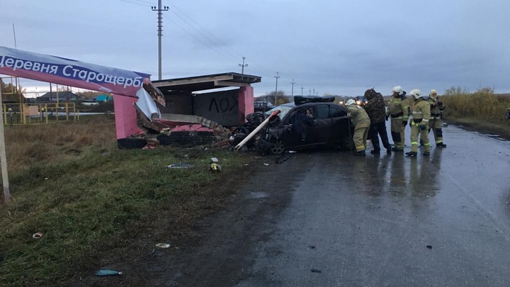 В Новосибирской области водитель разбился насмерть на глазах у сына
