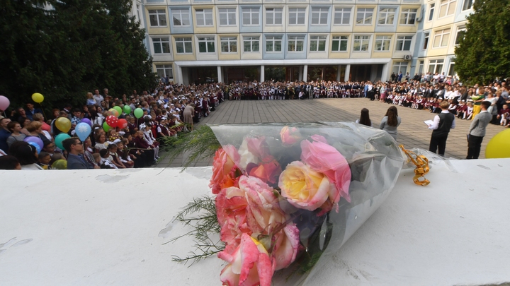 У бабушек-дачниц дешевле: сколько стоят букеты к 1 сентября в Петербурге