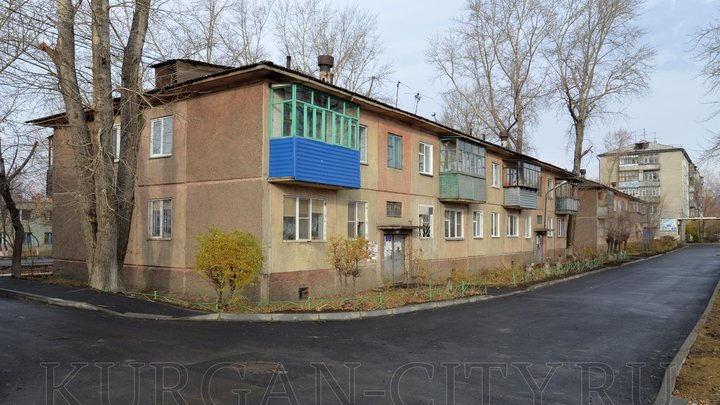 В Кургане в микрорайоне Керамзитный заканчивается ремонт дворов и сквера