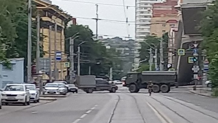 В полночь бойцы ЧВК Вагнер и военная техника покинули Ростов-на-Дону. Как это было