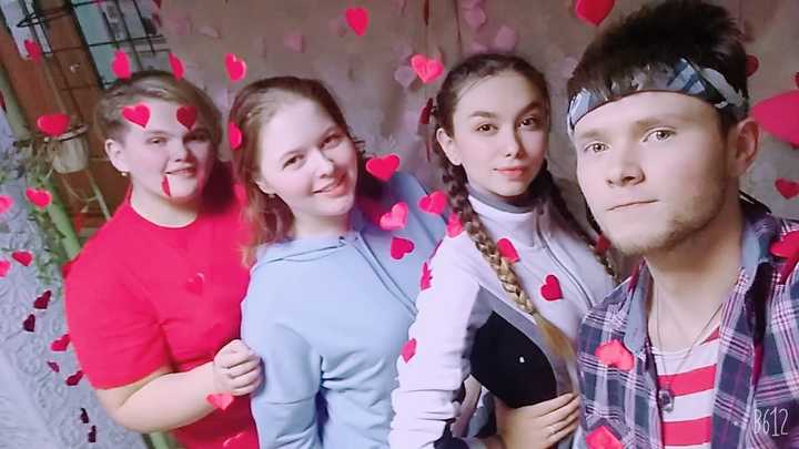 В Челябинске студенты организовали фотозону, чтобы отпраздновать День влюблённых