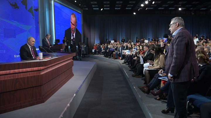 Путин не поверил в растущие доходы русских: Далеко не у всех