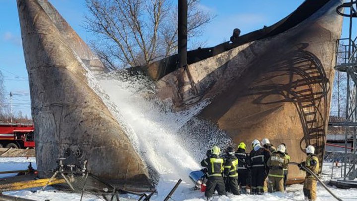 Небратья атаковали горно-обогатительный комбинат в Курской области. Пожар тушили весь день