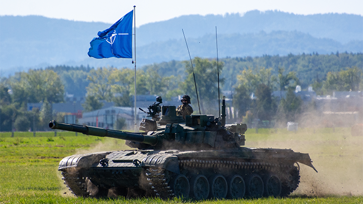 Удар по базам НАТО неизбежен: США послали на Украину кадровых военных