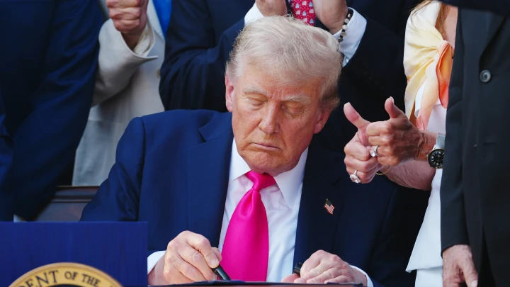 Strategic Culture: Трамп хочет добиться уважения Путина, заменив Зеленского