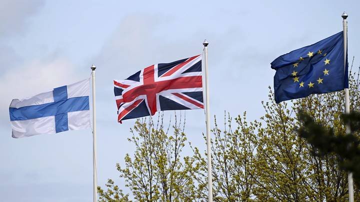 Министр Хант обвинил Россию в рецессии Британии