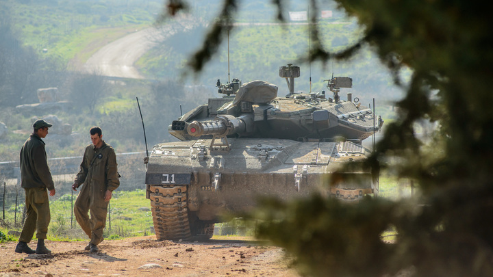 Израиль прикрыл границу с Сирией танками и артиллерией